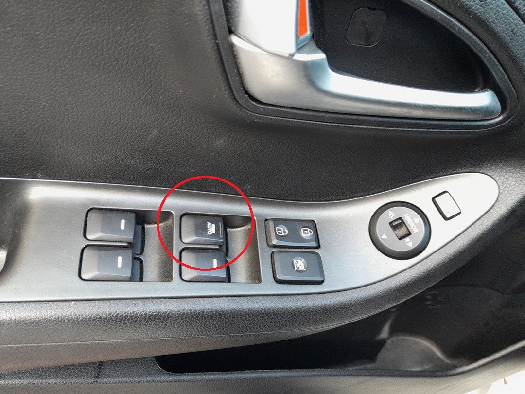 Kia Picanto 2011–2017 power window switch on driver’s door used for initialization