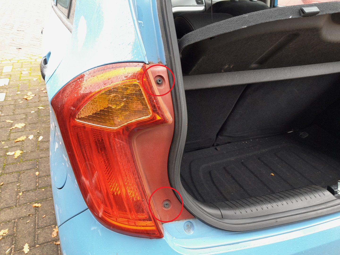 Kia Picanto 2011–2017 rear combination light bulb replacement procedure