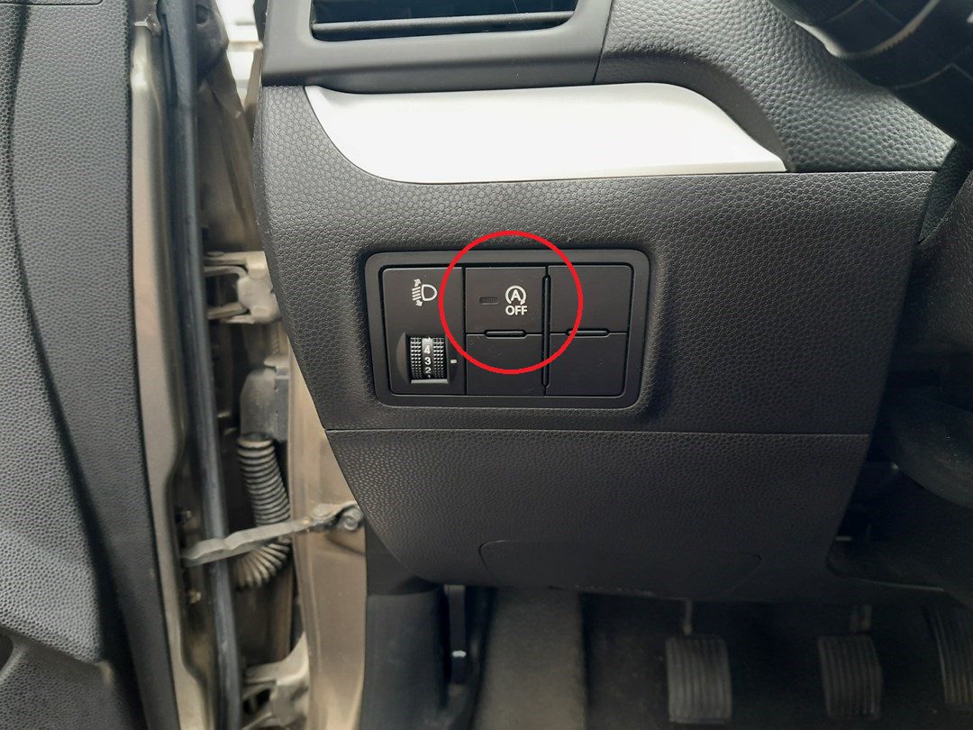 Kia Picanto Start/Stop OFF button on the center console