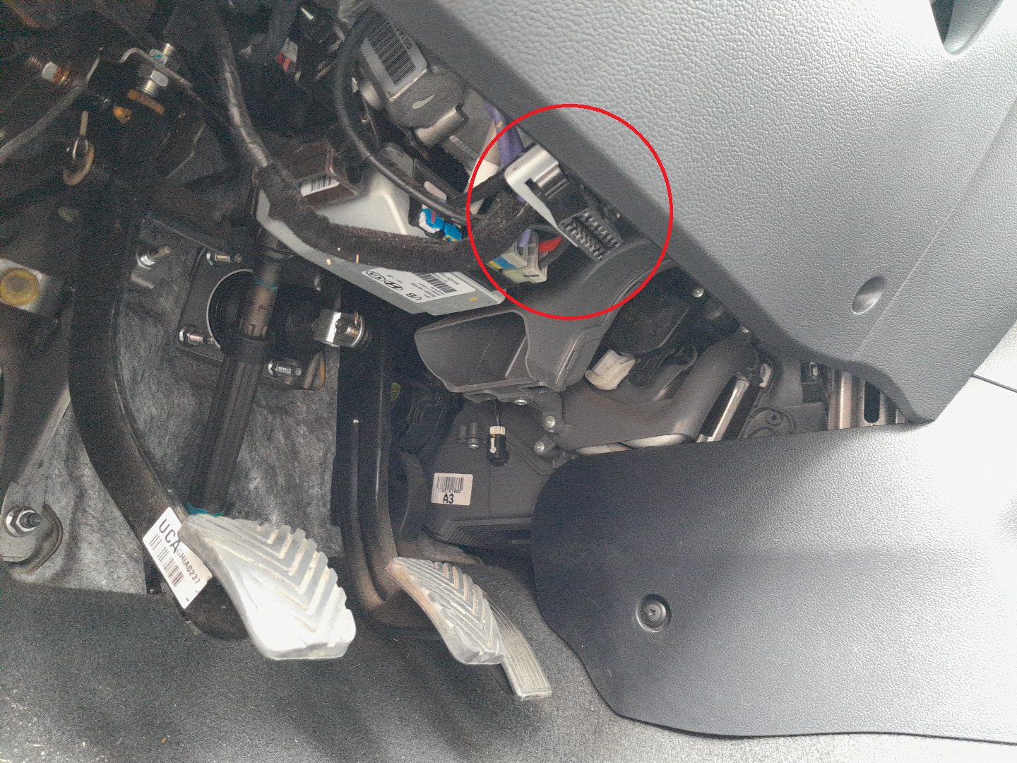 Kia Rio 2011–2018 OBD-II diagnostic port location under dashboard near steering column