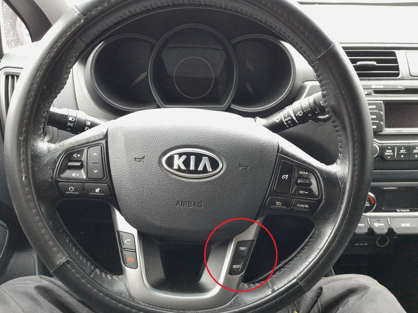 Kia Rio 2011–2018 service indicator reset using cluster TRIP and RESET buttons