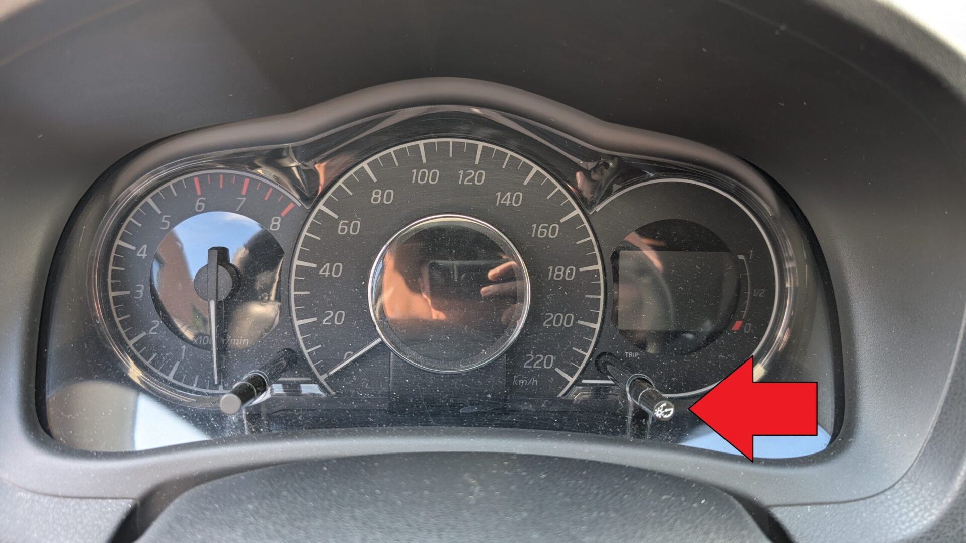 Nissan Note trip button on the instrument cluster used for service indicator reset