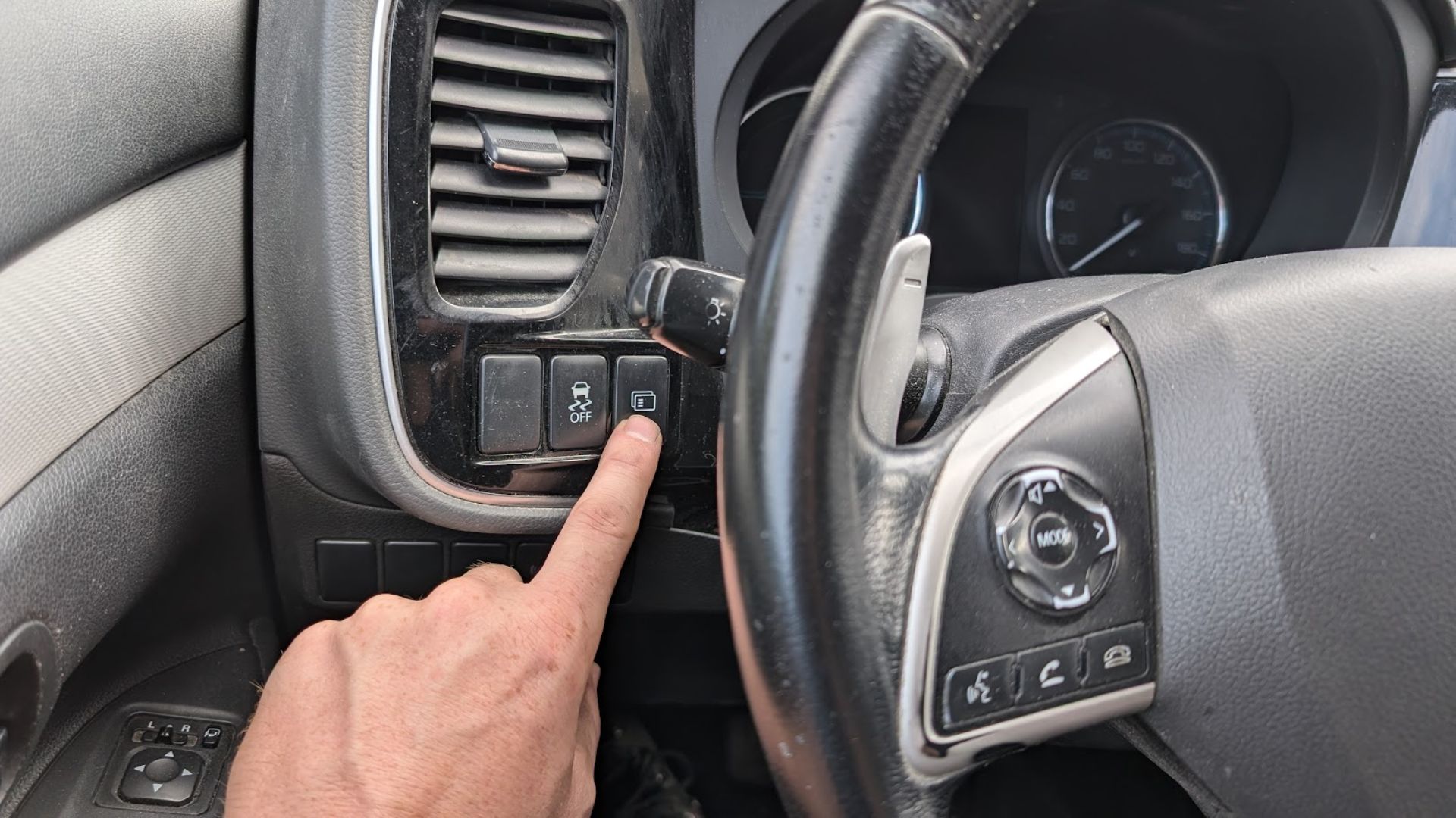 Mitsubishi Outlander dashboard button for service indicator reset