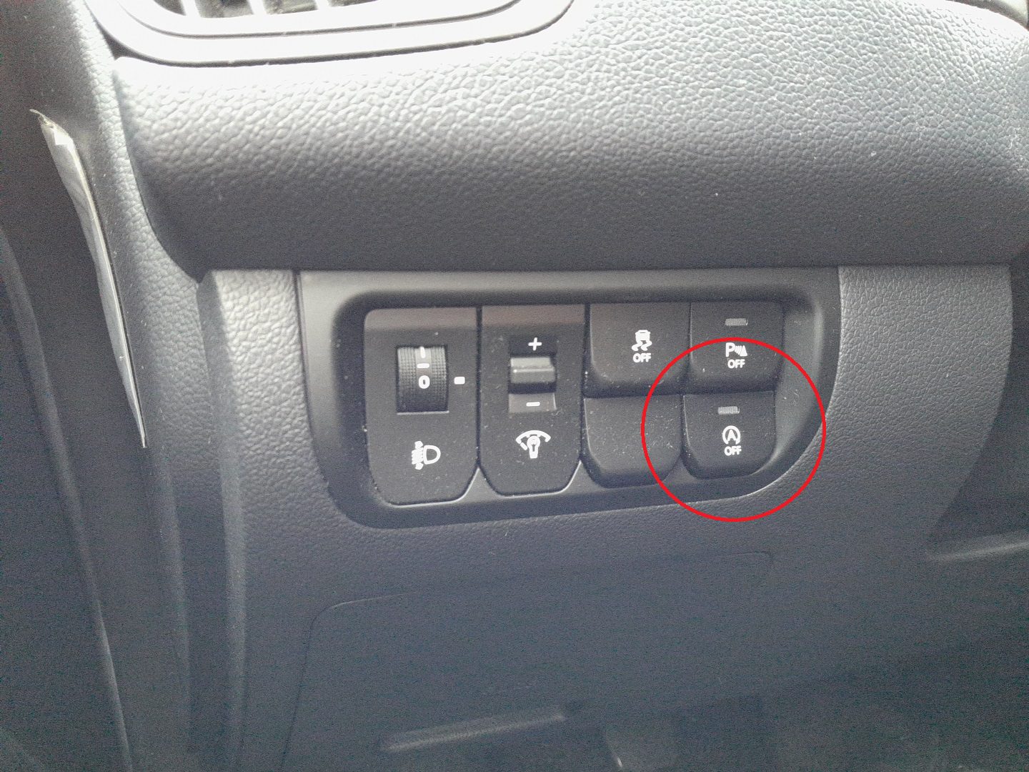 Kia Rio 2011–2018 start/stop system control button on dashboard