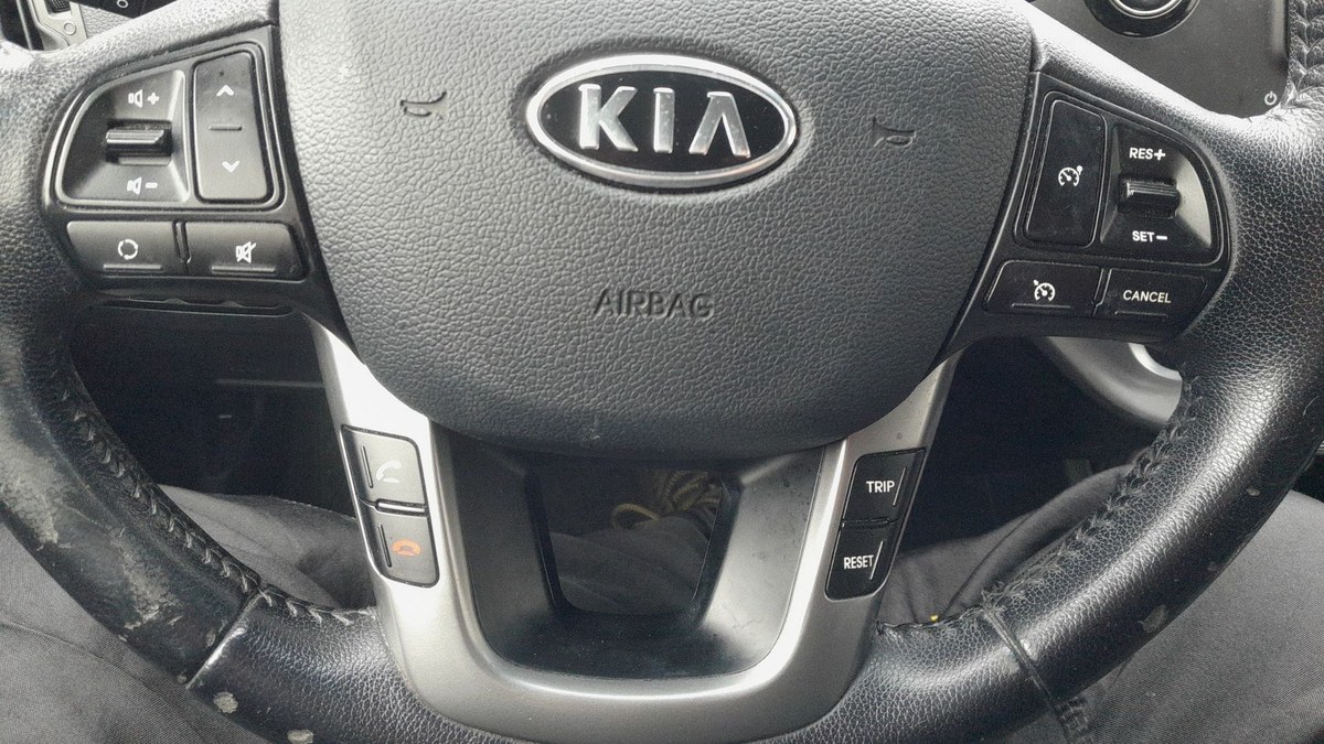 Kia Rio 2011–2018 cluster TRIP and RESET buttons on the steering wheel, used for the service indicator reset