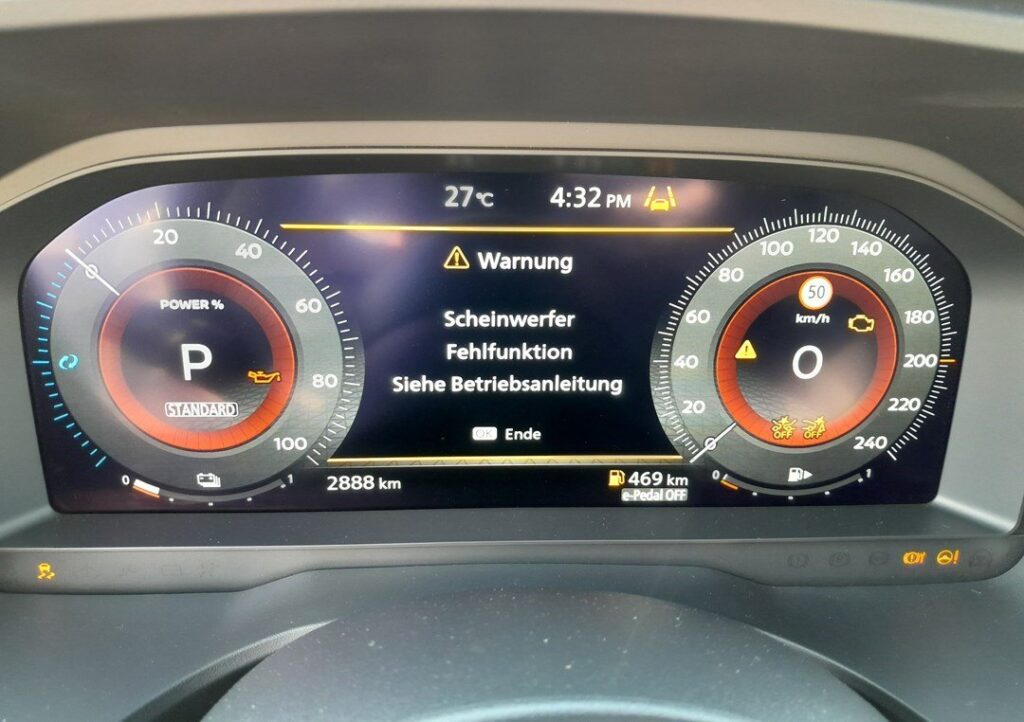 Nissan Qashqai J12 digital driver's display