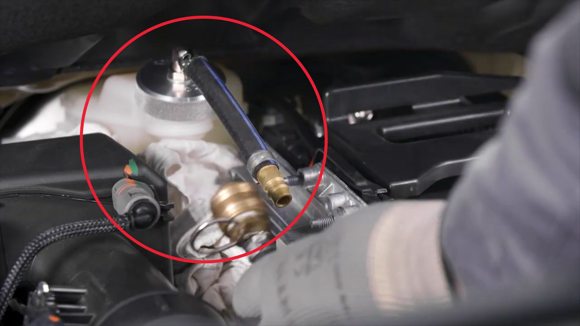 Brake bleeding pressure device WE180011A connected to brake fluid reservoir