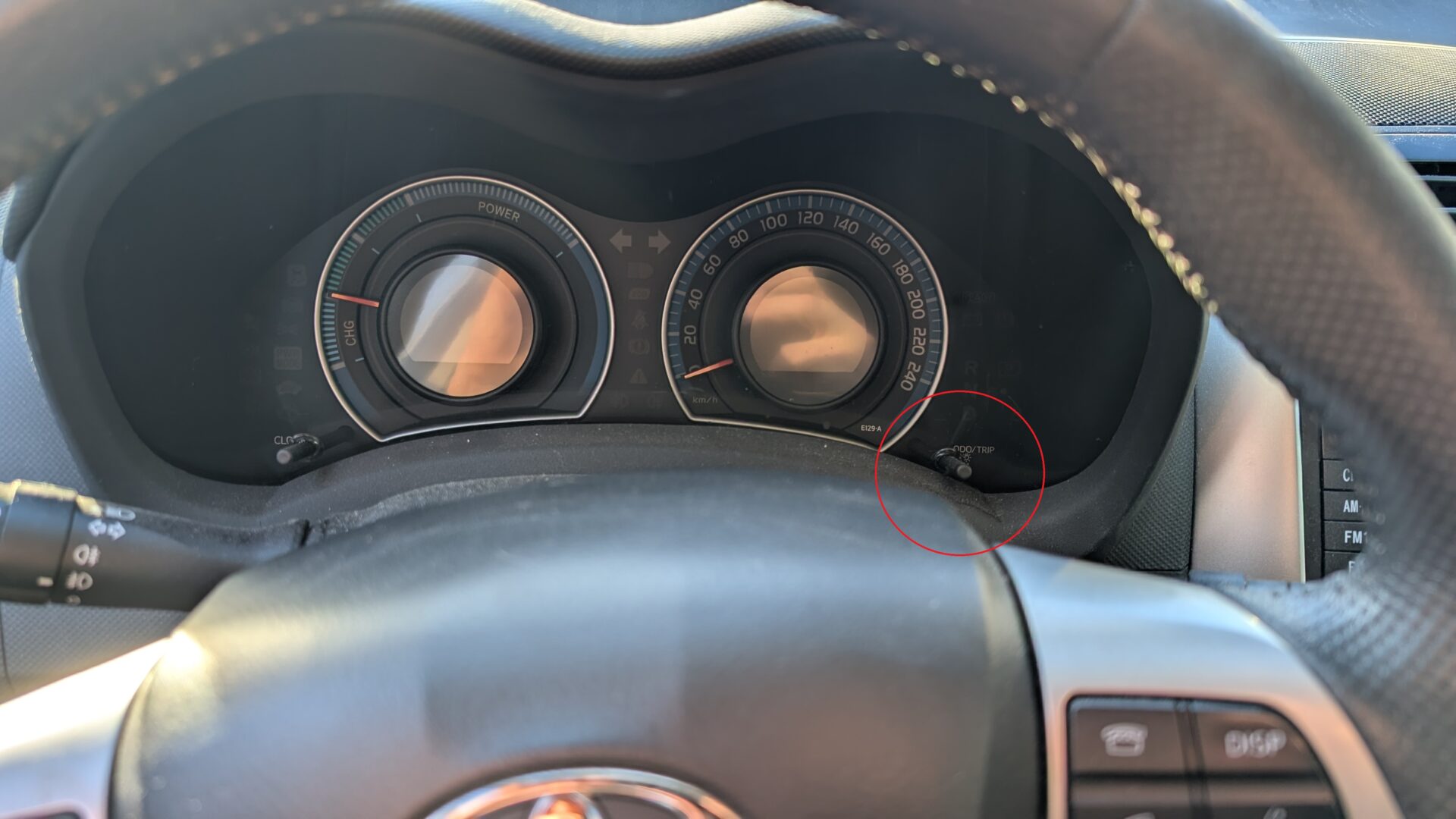Toyota Auris E15 1.8 VVT-i Hybrid instrument cluster with ODO/TRIP button (2010–2013)
