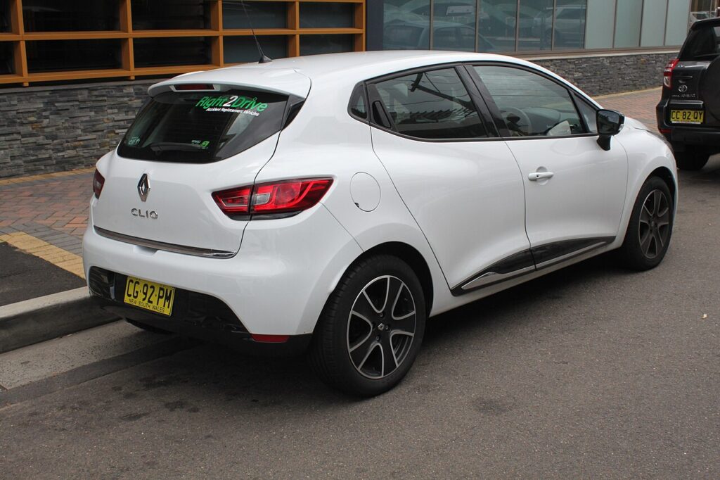 Renault Clio Mk4 — the vehicle covered in this reset guide.