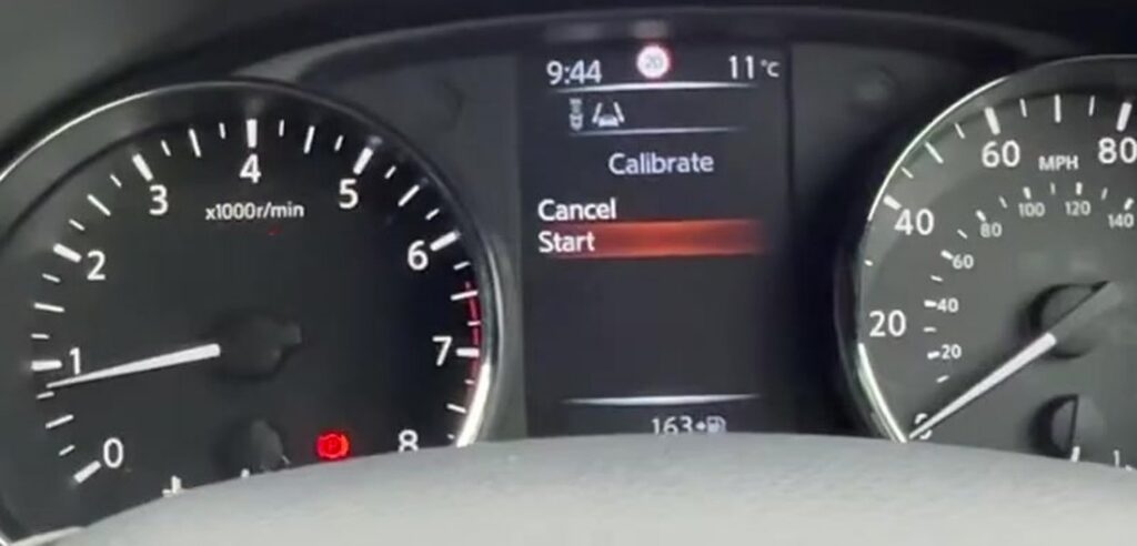 Nissan Qashqai cluster showing the tyre pressure Calibrate Start menu