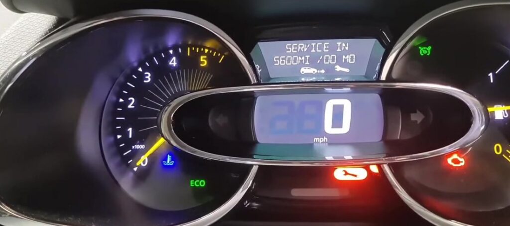 Renault Clio Mk4 (X98) instrument cluster central display showing the SERVICE IN countdown and spanner service icon.