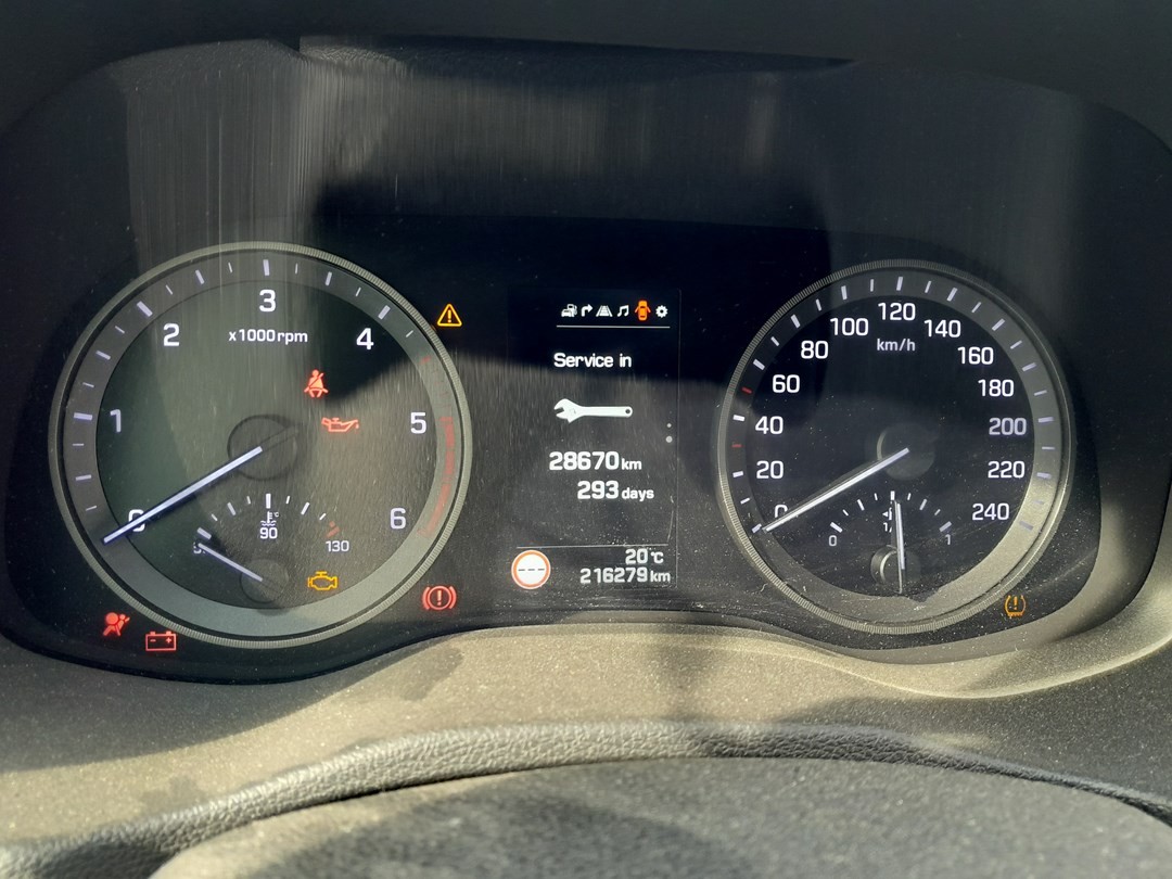 Hyundai Tucson TL cluster showing the Service reminder countdown