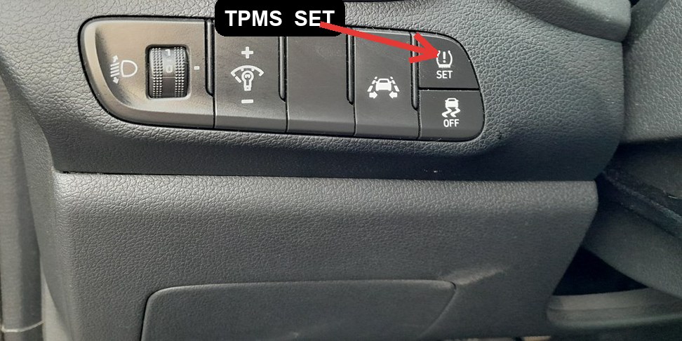 TPMS SET button on the Hyundai i30 Mk3 dashboard switch panel