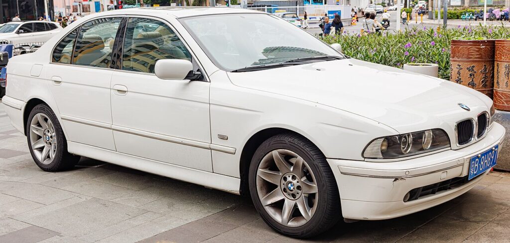 BMW 5 Series Mk4 — the vehicle covered in this reset guide.