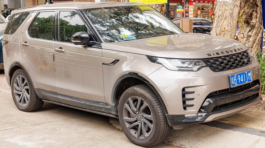 Land Rover Discovery Mk5 — the vehicle covered in this reset guide.