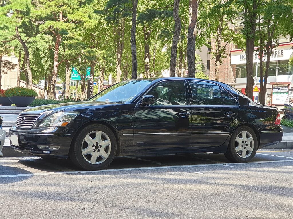Lexus LS Mk3 — the vehicle covered in this guide.