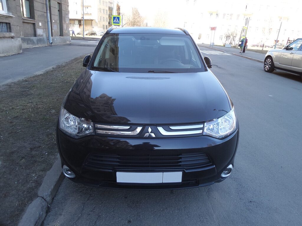 Mitsubishi Outlander Mk3 — the vehicle covered in this guide.