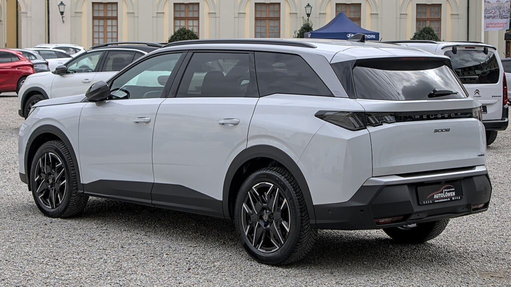 Peugeot 5008 Mk2 — the vehicle covered in this reset guide.