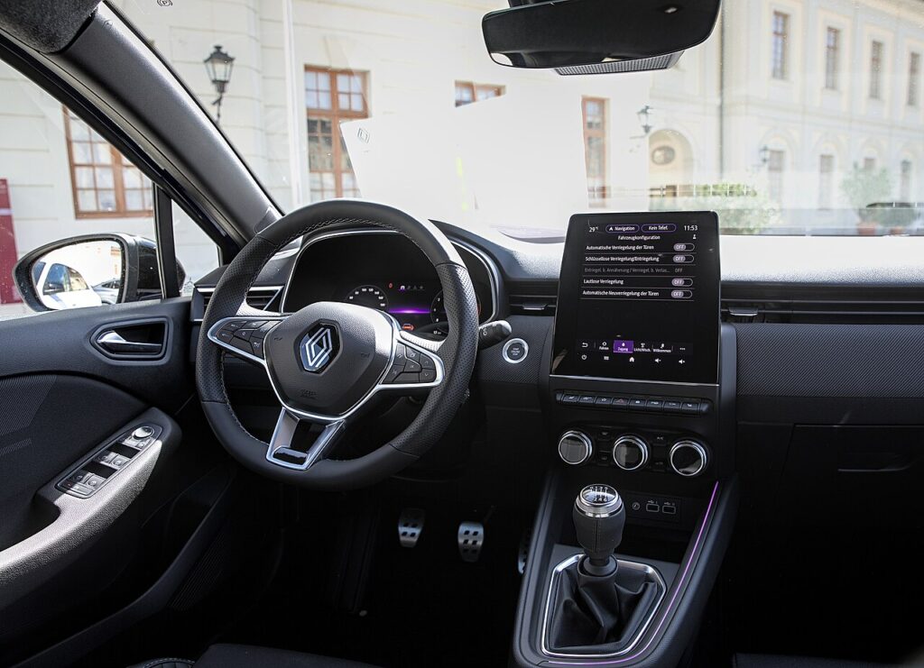 Renault Clio Mk5 — the vehicle covered in this guide.