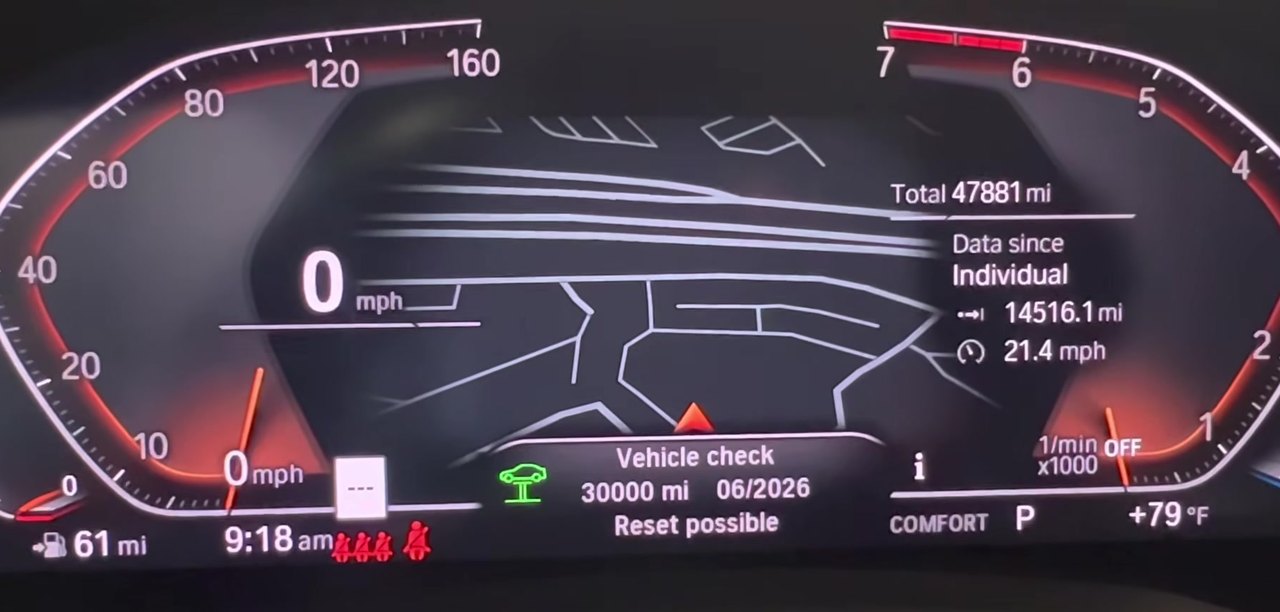BMW 3 Series G20 Live Cockpit display showing the vehicle check service item at Reset possible