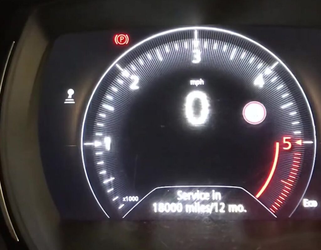Renault Kadjar cluster showing the service reminder Service in 18000 miles