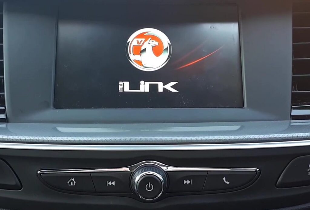 Vauxhall Opel IntelliLink iLink system rebooting with the power knob below the screen