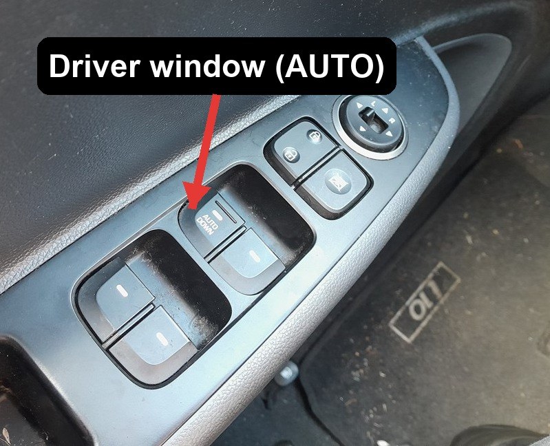 Driver door window switches on a Hyundai i10 with the AUTO rocker