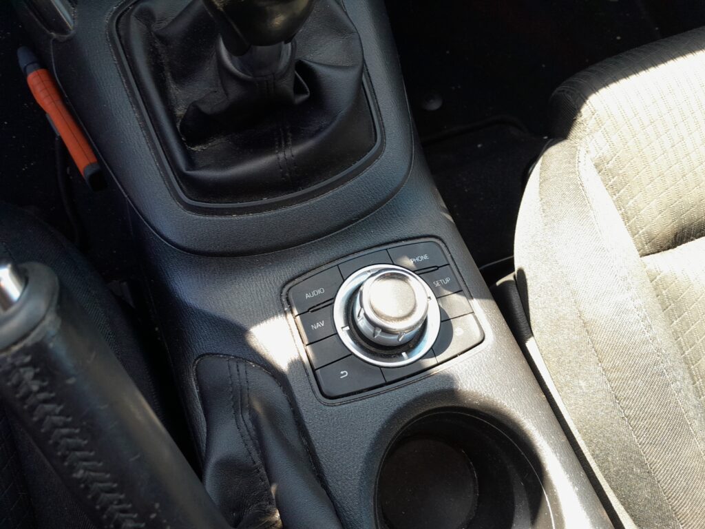 Mazda CX-5 Mk1 MAZDA CONNECT Commander dial and buttons on the centre console