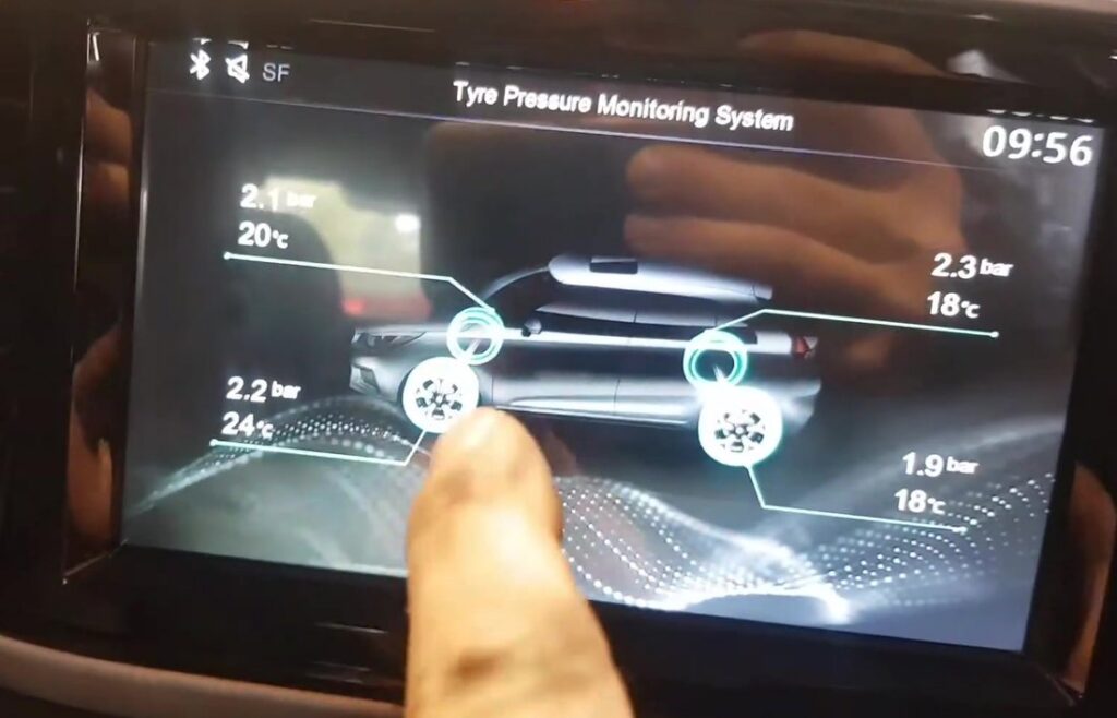 MG3 infotainment Tyre Pressure Monitoring System screen showing per-wheel pressures, used to reset the tyre pressure warning
