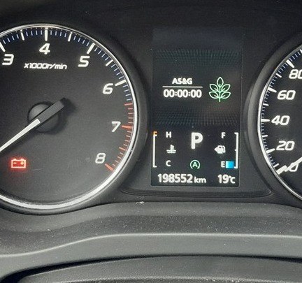 Auto Stop and Go display in a Mitsubishi Outlander instrument cluster