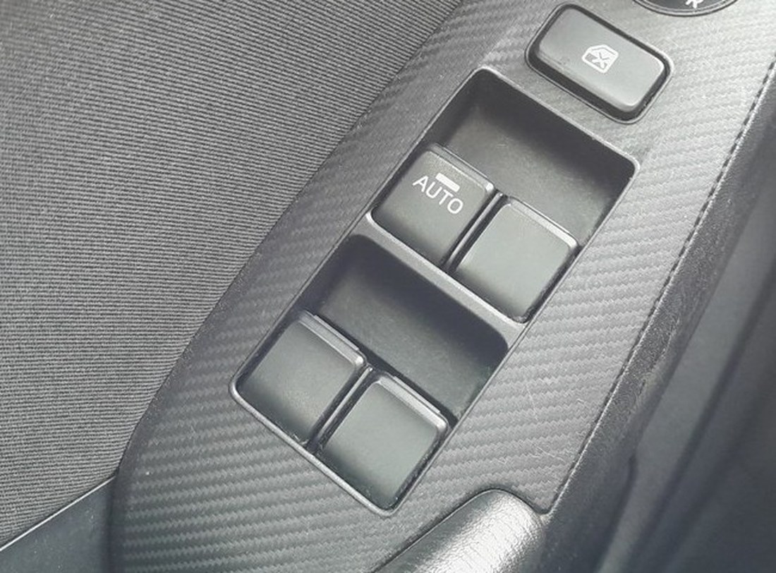 Mazda 3 (BM) driver door power window switches