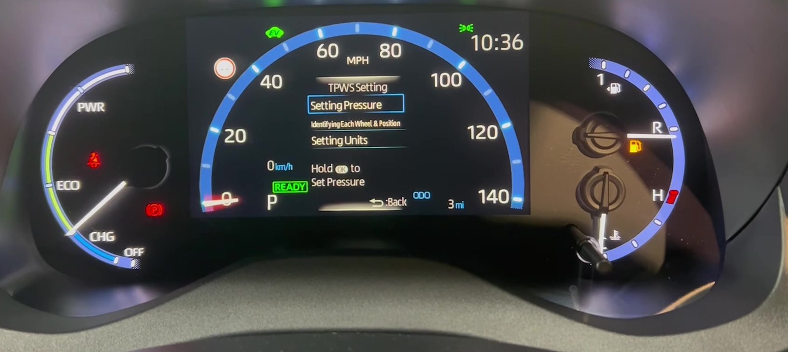Toyota Yaris Cross XP210 digital cluster showing the TPWS Setting menu and Setting Pressure option