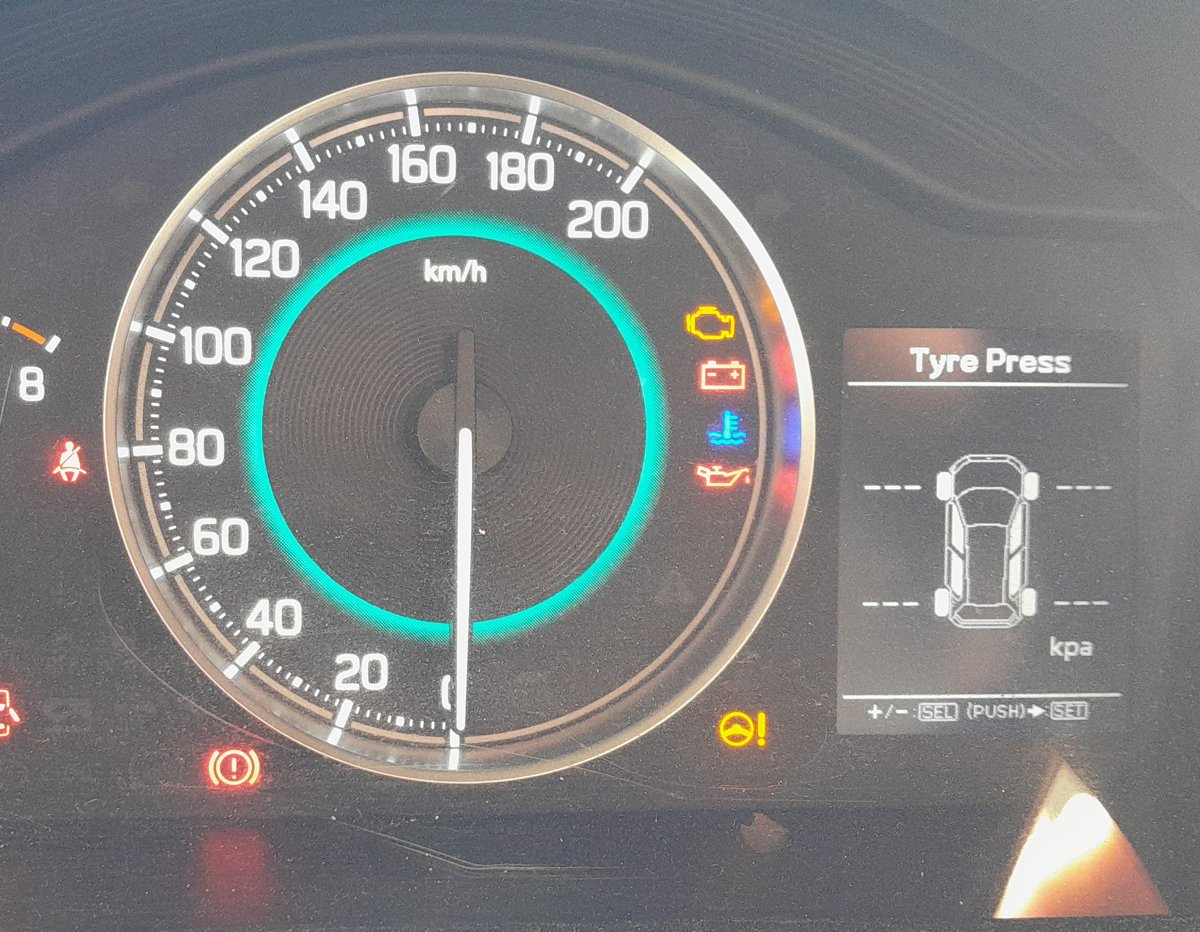 Suzuki Ignis Tyre Press display showing dashes at each wheel
