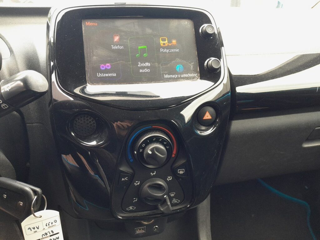 Touchscreen head unit on the Toyota Aygo Mk2 (B40)