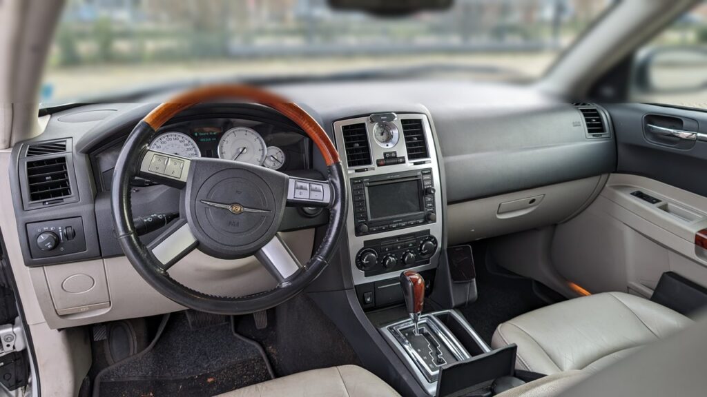 Chrysler 300 (2004–2011) dashboard and centre-stack head unit