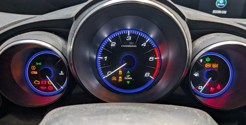 Instrument cluster of the Honda Civic (FK) with warning lamps lit