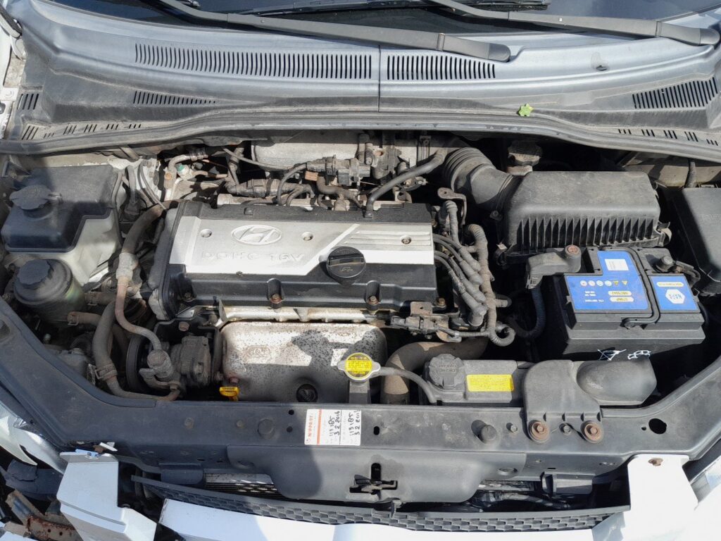Hyundai Getz engine bay showing the 12V battery