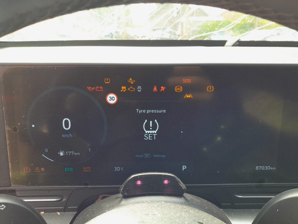 Hyundai Kona cluster Tyre Pressure SET screen