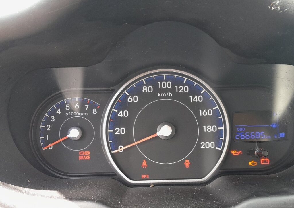 Hyundai i10 PA instrument cluster with the trip/reset stalk