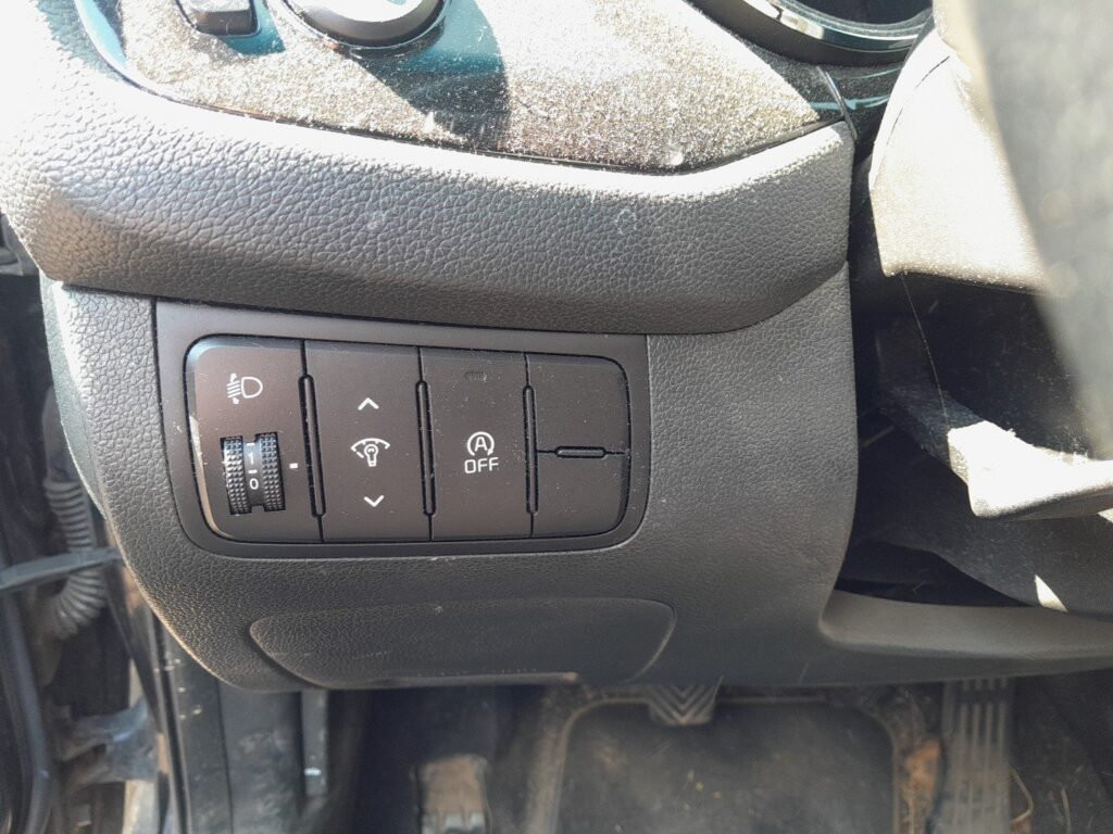 Kia ceed JD stop-start OFF and headlight leveller switches