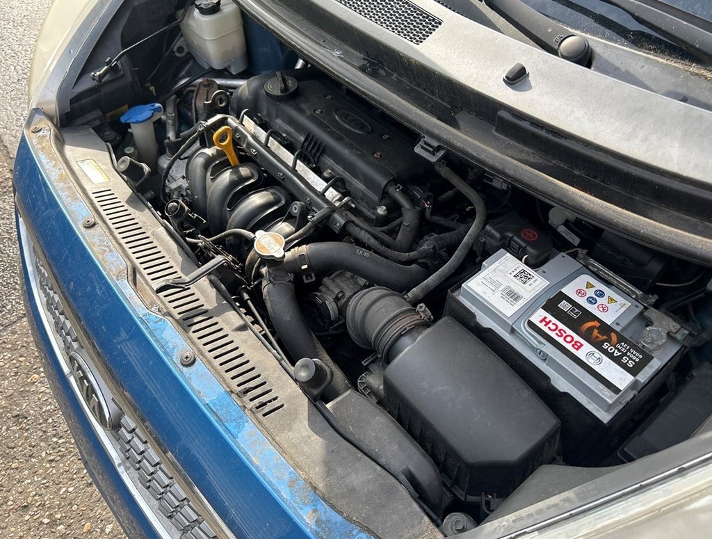 12V battery on the right of the engine bay in the Kia Venga (YN)