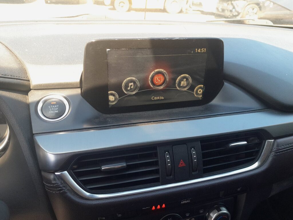 Mazda 6 GJ Mazda Connect display and start button