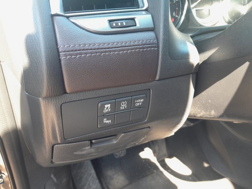 Mazda 6 GJ i-stop OFF and DSC switches