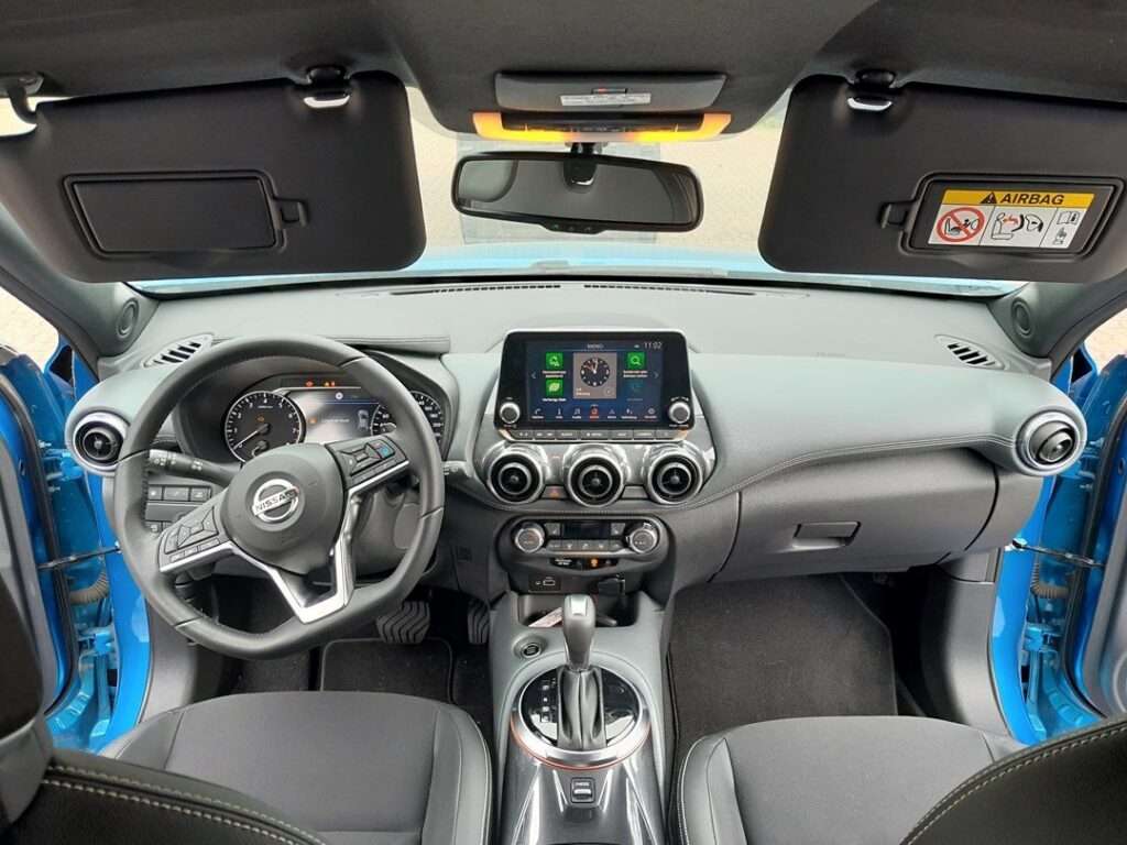 Nissan Juke F16 dashboard and instrument cluster