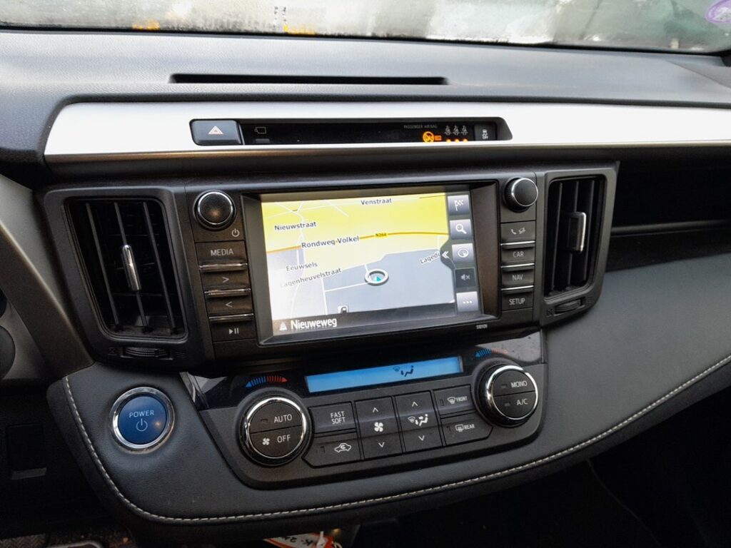 Navigation touchscreen head unit on the Toyota RAV4 Mk4 (XA40)