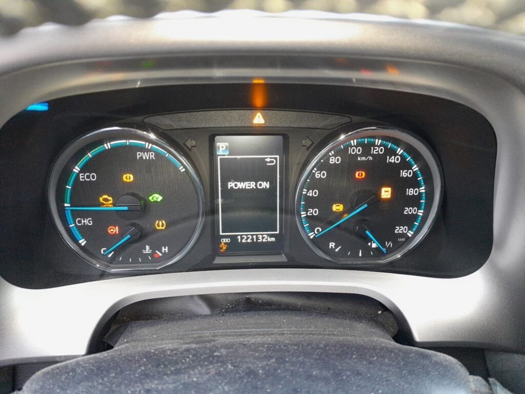 Instrument cluster on the Toyota RAV4 Mk4 (XA40) hybrid