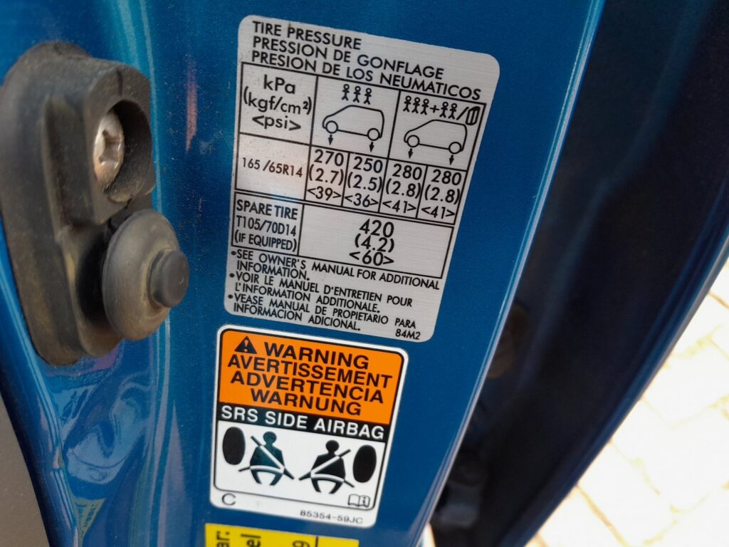 Suzuki Celerio tyre-pressure placard