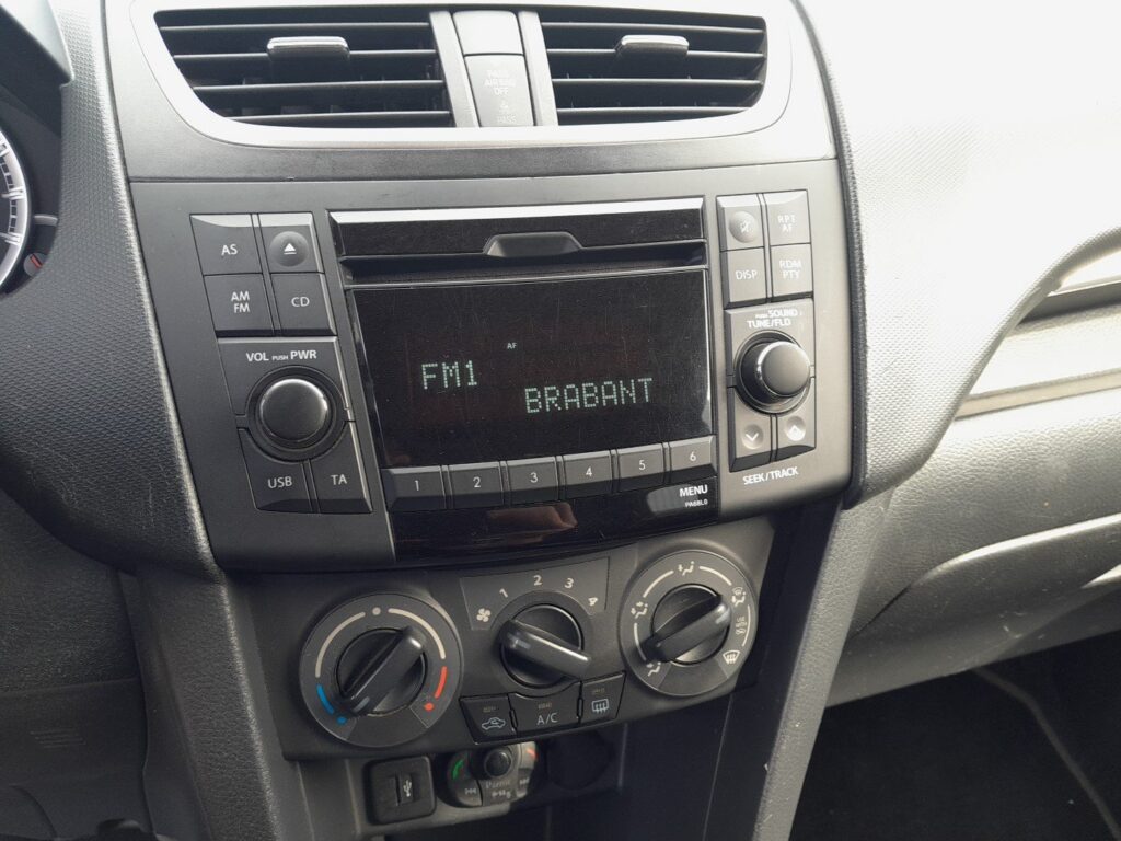 Factory head unit and manual climate controls in a Suzuki Swift Mk3