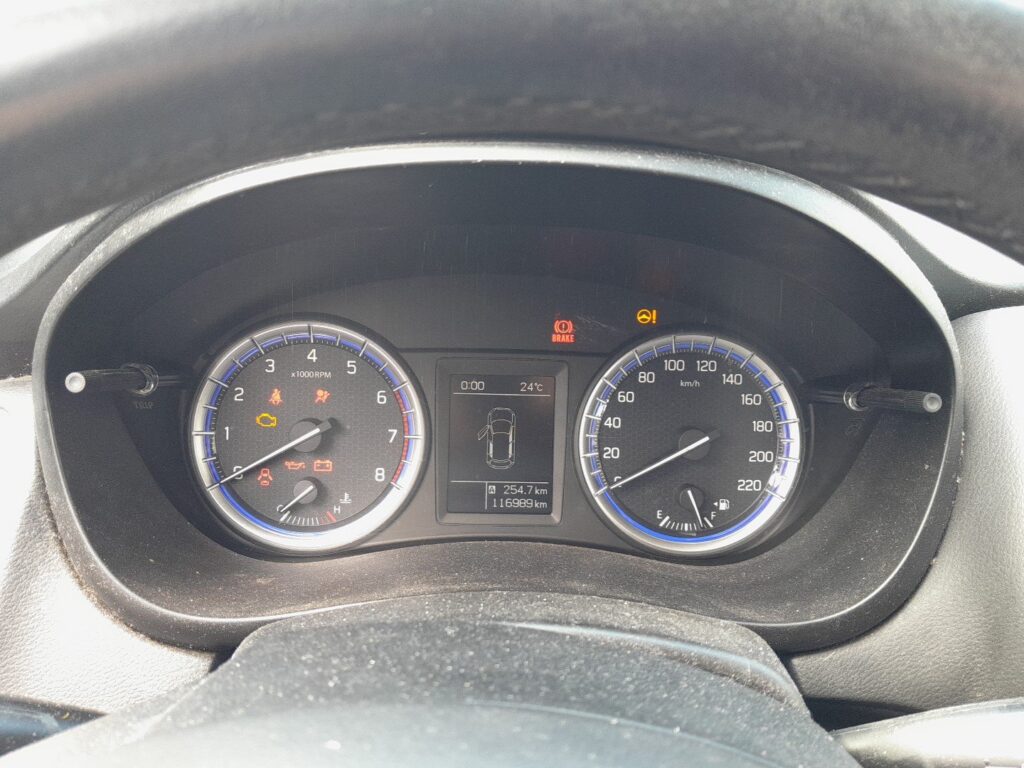 Suzuki SX4 S-Cross instrument cluster with warning lamps