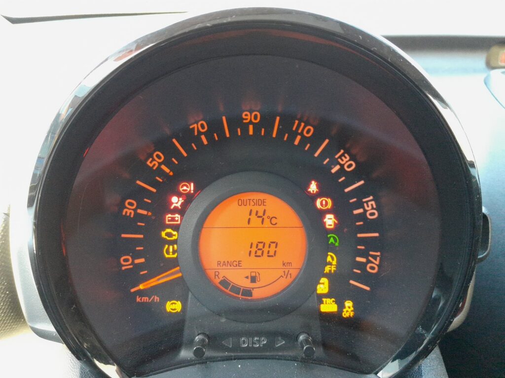 Toyota Aygo B40 instrument cluster and warning lamps